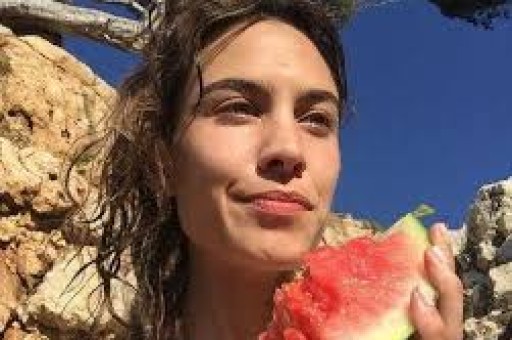 杨紫外网营业被审判风波捋明白！拿完白玉兰后全网黑原因太现实