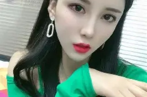 刚爆红就被扒黑料塌房了？