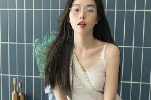 香港顶流女星再度塌房曝不雅视频传闻引发热议网友炸锅。